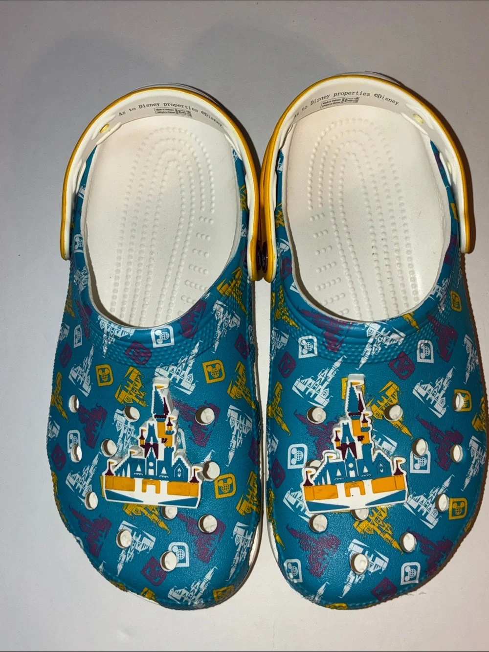 Disney World Cinderella Castle Crocs, Size Women’s 8 / Men’s 6 - Picture 3 of 12